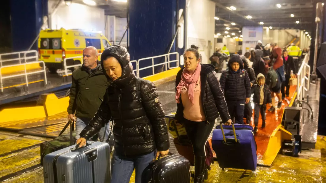 Vor allem Frauen, Kinder und Ältere verlassen die Region. - Bild: Socrates Baltagiannis/dpa