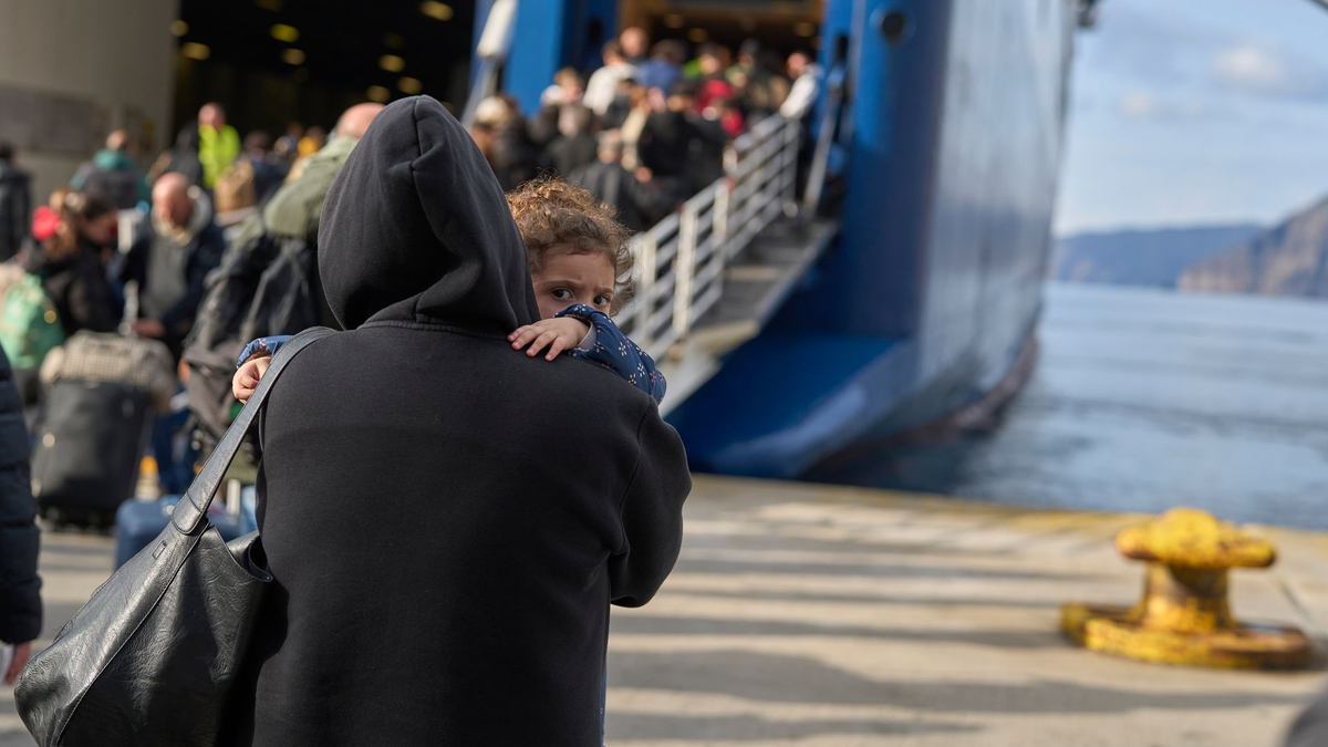 «Harmonisches Dauerbeben» nahe Santorini festgestellt - Foto: Petros Giannakouris/AP/dpa