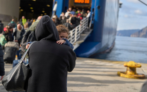 Hauptort von Santorini: Angst vor Erdrutschen. - Foto: Petros Giannakouris/AP/dpa