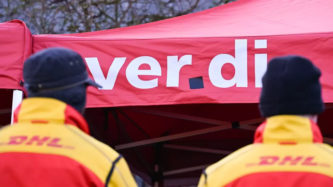 Solche Warnstreik-Zelte vor Post-Standorten dürften bundesweit zu sehen sein. (Archivbild) - Bild: Wolf von Dewitz/dpa