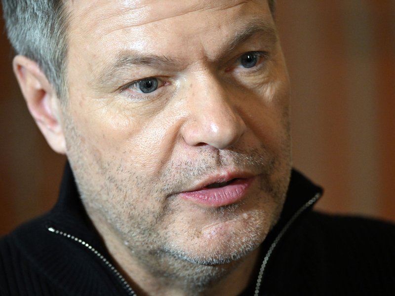 Sucht das Gespräch mit Kanada über US-Zölle: Wirtschaftsminister Robert Habeck (Archivbild) - Foto: Federico Gambarini/dpa