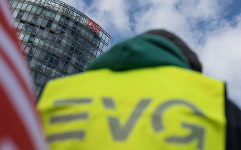 Die Eisenbahn- und Verkehrsgewerkschaft (EVG) und die Deutsche Bahn treffen sich zur zweiten Verhandlungsrunde in Berlin. (Archivbild) - Foto: Hannes P. Albert/dpa