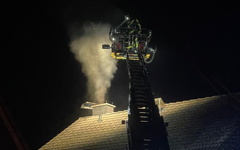 FW Horn-Bad Meinberg: Kaminbrand beschäftigt Feuerwehr am Montag Abend - Foto: presseportal.de