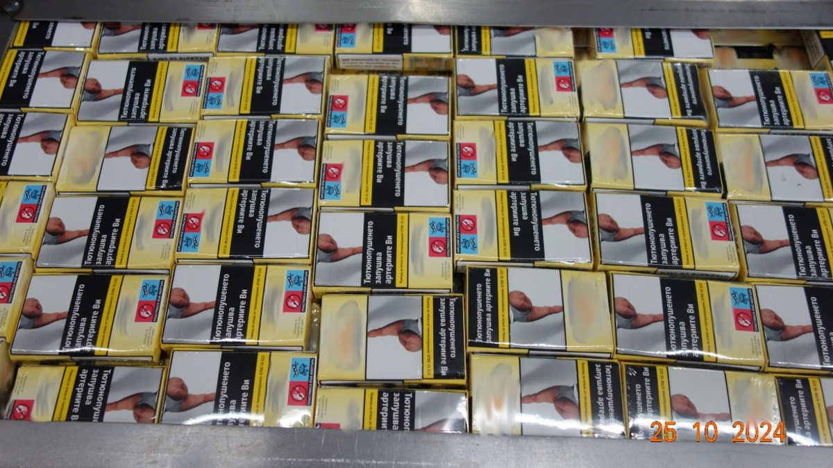 HZA-N: Deutsch - niederländische Kooperation: Nürnberger Zoll stößt Verhaftungen nach Zigarettenschmuggel an - Foto: Zoll, presseportal.de