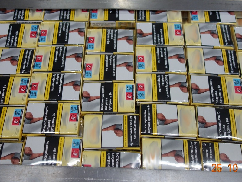 HZA-N: Deutsch - niederländische Kooperation: Nürnberger Zoll stößt Verhaftungen nach Zigarettenschmuggel an - Foto: Zoll, presseportal.de