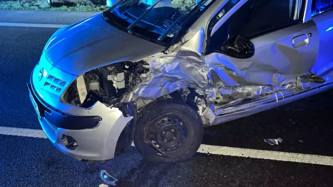 POL-DN: Verkehrsunfall auf der B55 - 46-Jähriger schwer verletzt - Bild: presseportal.de