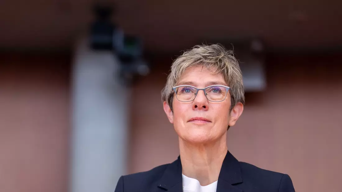 Die ehemalige CDU-Chefin Annegret Kramp-Karrenbauer verabschiedet sich aus Protest aus dem Zentralkomitee der deutschen Katholiken. (Archivbild) - Bild: Michael Kappeler/dpa