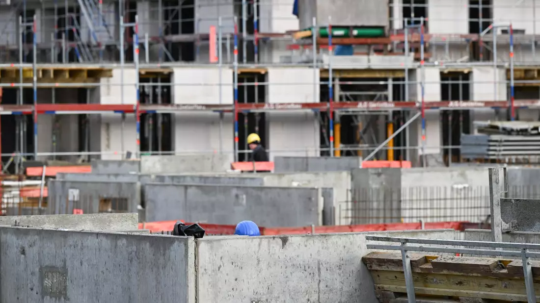 Der Wohnungsbau in Deutschland kommt seit Jahren nicht ausreichend voran. (Archivbild) - Bild: Bernd Weißbrod/dpa