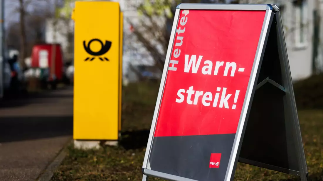 Der Warnstreik bei der Deutschen Post geht weiter. - Bild: Philipp von Ditfurth/dpa
