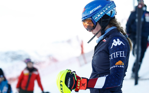 US-Star Mikaela Shiffrin verzichtet auf den WM-Riesenslalom - und startet stattdessen in der neuen Team-Kombination. - Foto: Gabriele Facciotti/AP/dpa
