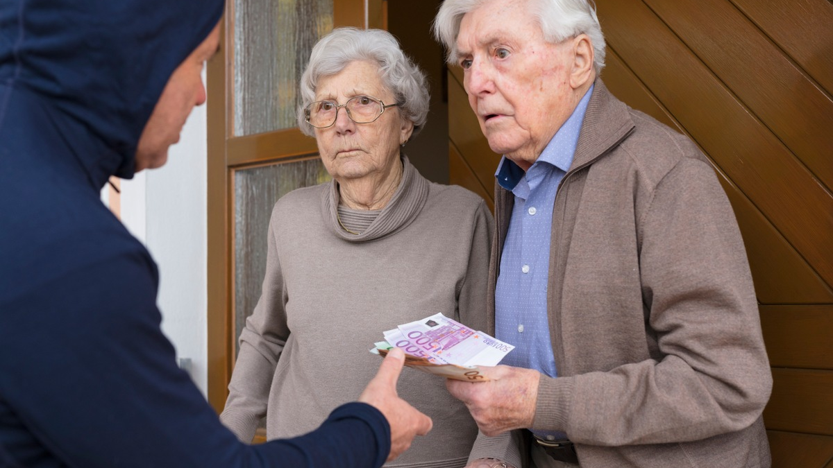 POL-ME: 91-Jähriger durch falschen Bankmitarbeiter betrogen - 2507101 - Foto: presseportal.de