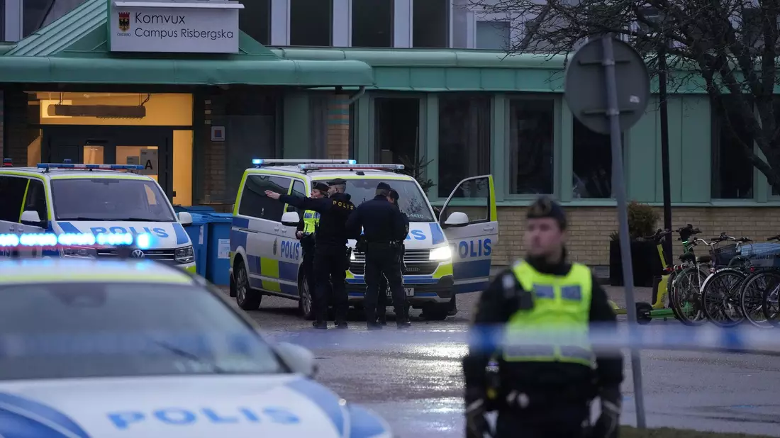 Die Polizei fand den mutmaßlichen Täter tot vor. - Bild: Sergei Grits/AP/dpa
