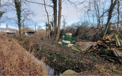 POL-HL: OH-Dahme / Unbekannte entsorgen mehrere Kubikmeter Müll nahe der Dahmer Au - Foto: presseportal.de