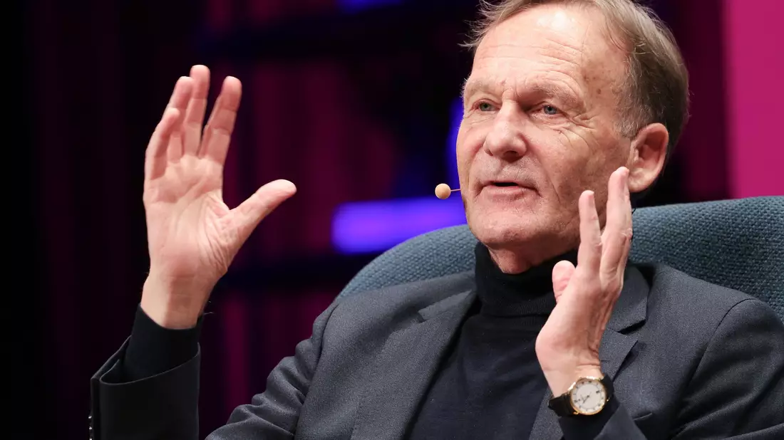 Hans-Joachim Watzke lässt die neue sportliche Führung beim BVB in Ruhe arbeiten.  - Bild: Christian Charisius/dpa