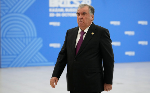 Seit mehr als 30 Jahren regiert Emomali Rachmon in Tadschikistan und lässt dort immer wieder Gegner wegsperren. (Archivbild) - Foto: Alexander Zemlianichenko/Pool AP/AP