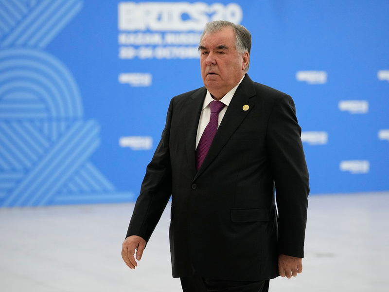 Seit mehr als 30 Jahren regiert Emomali Rachmon in Tadschikistan und lässt dort immer wieder Gegner wegsperren. (Archivbild) - Foto: Alexander Zemlianichenko/Pool AP/AP