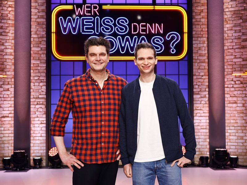 Spaß-Reporter Fabian Köster und Lutz van der Horst bei Wer weiß denn sowas? - Das Wissensquiz vom 10. bis 14. Februar 2025, um 18:00 Uhr im Ersten - Foto: presseportal.de