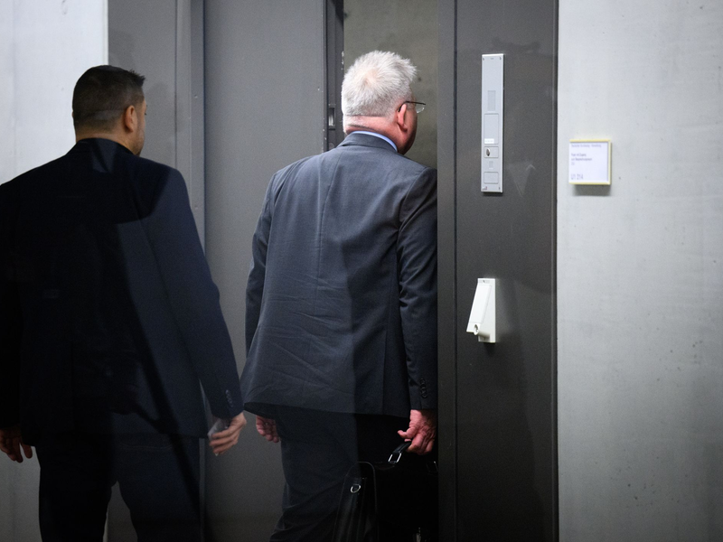 Das Parlamentarische Kontrollgremium (PKGr) ist für die Kontrolle der Nachrichtendienste des Bundes zuständig. Der Inhalt der Sitzungen des Gremiums ist geheim. Lediglich ein Mal pro Jahr gibt es eine öffentliche Sitzung. - Foto: Bernd von Jutrczenka/dpa