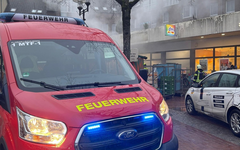 FW Leichlingen: Gemeldeter Brand in Bankfiliale - Foto: presseportal.de