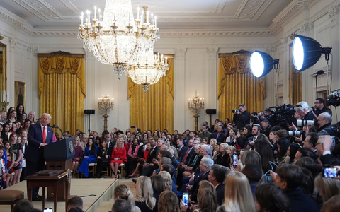 US-Präsident Donald Trump will Transmenschen von der Teilnahme am Frauensport ausschließen - Foto: Evan Vucci/AP/dpa