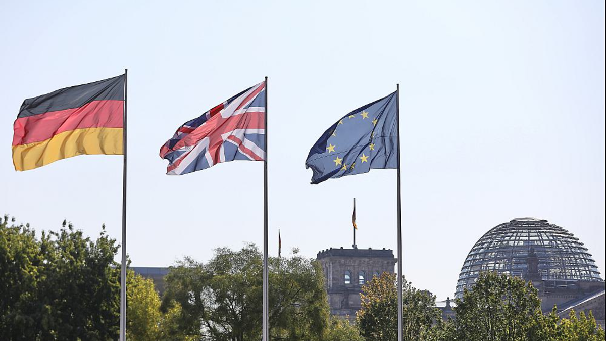 Fahnen von Deutschland, Großbritannien, EU (Archiv) - Foto: über dts Nachrichtenagentur