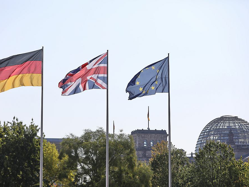Fahnen von Deutschland, Großbritannien, EU (Archiv) - Foto: über dts Nachrichtenagentur