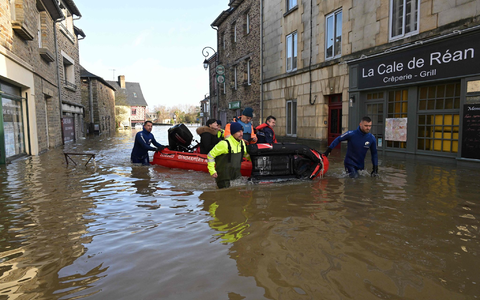 Im Januar 2025 führten überdurchschnittlich starke Niederschläge in einigen Regionen Westeuropas zu Überschwemmungen wie hier im französischen Pont-Rean. (Archivbild)  - Foto: Damien Meyer/AFP/dpa
