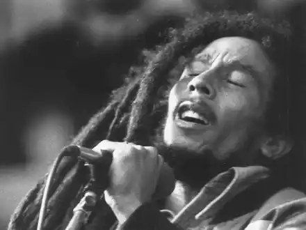 Bob Marley wäre am 6. Februar 2025 80 Jahre alt geworden. (Archivbild) - Foto: Frank Leonhardt/dpa