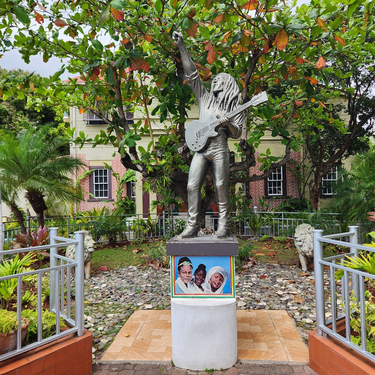 Bob Marley wird in seiner Heimat Jamaika als Nationalheld verehrt. (Archivbild) - Foto: Nick Kaiser/dpa