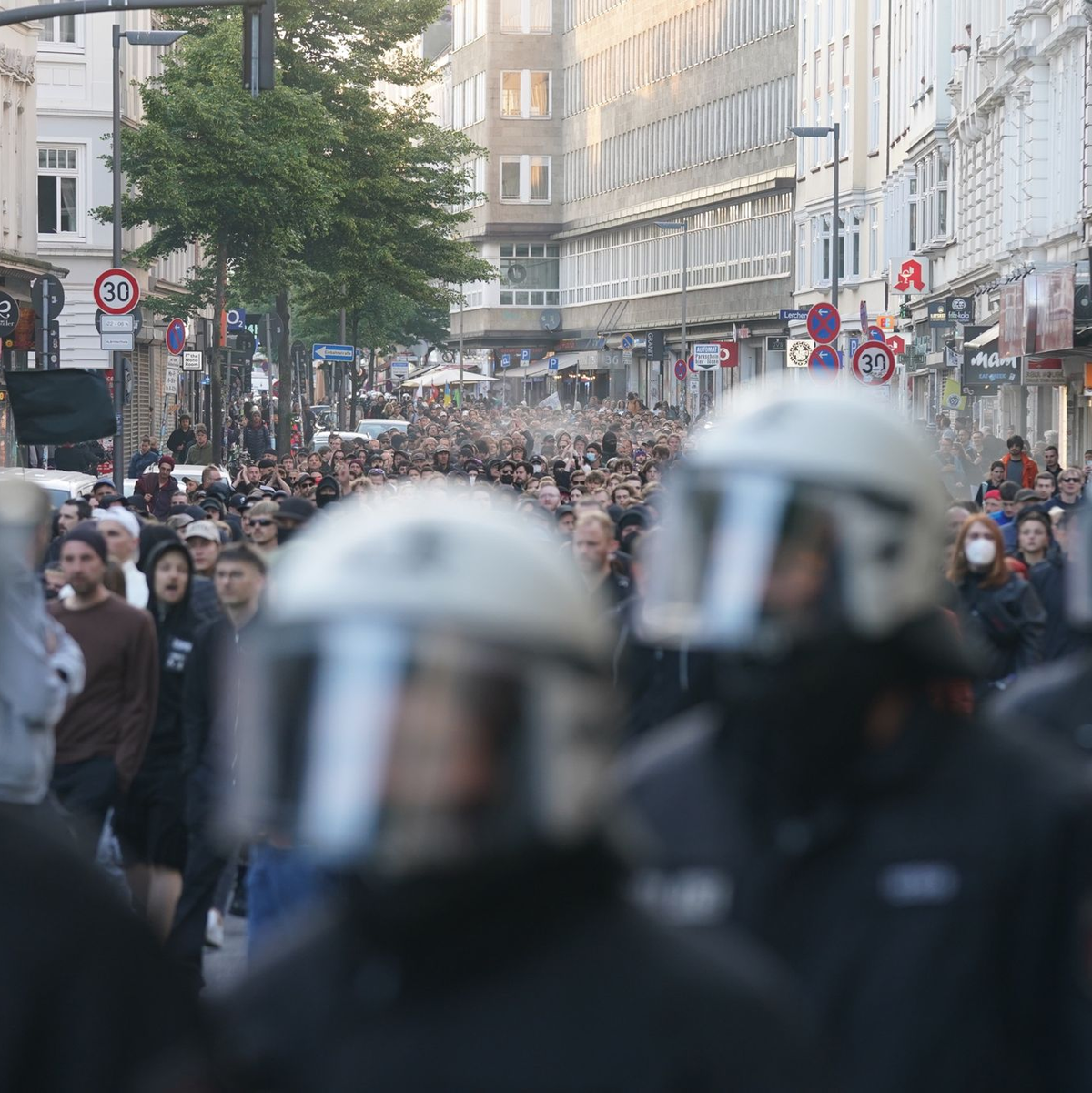 Solidaritätskundgebungen gab es 2023 unter anderem in Leipzig, Berlin und Hamburg. (Archivbild) - Foto: Marcus Brandt/dpa