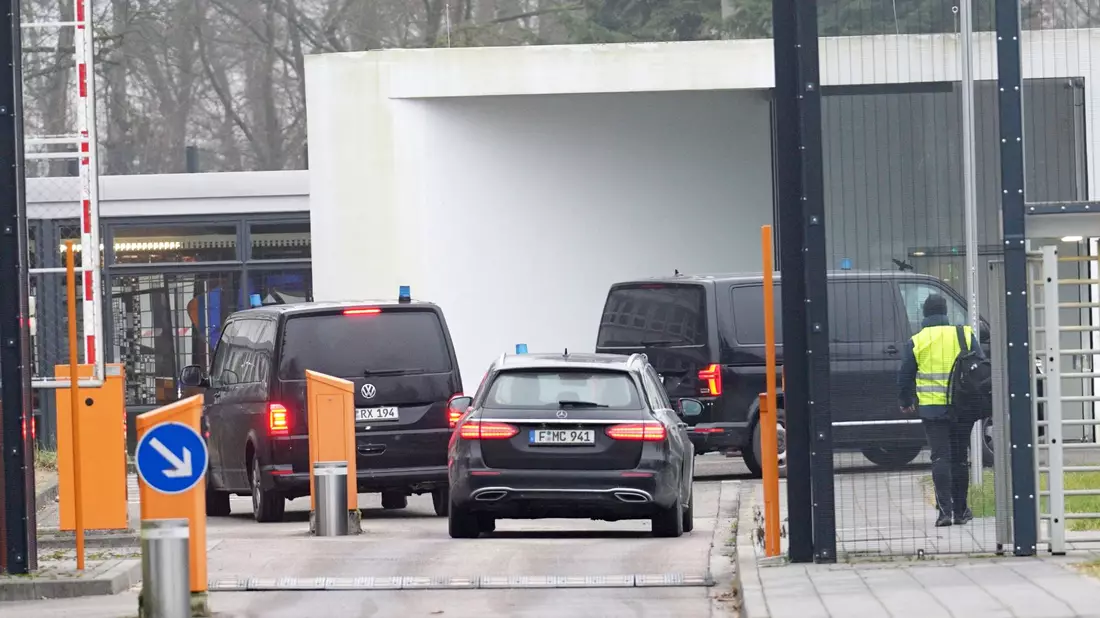 Mehrere mutmaßliche Linksradikale stellten sich im Januar den Behörden - und kamen in U-Haft. (Archvibild) - Bild: Andreas Arnold/dpa