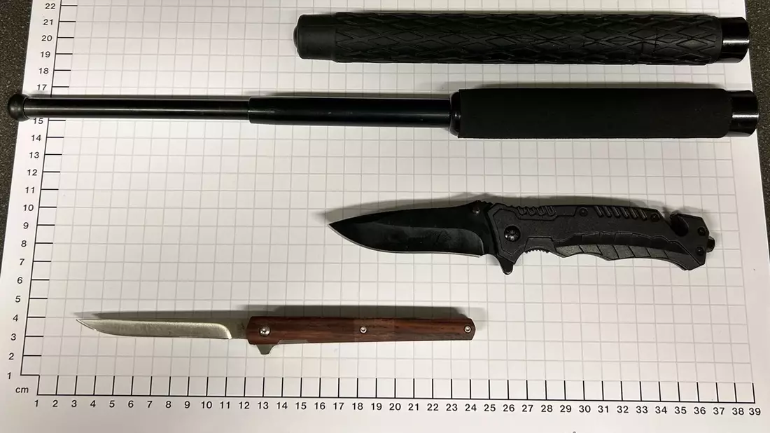 BPOL NRW: Bundespolizei beschlagnahmt innerhalb weniger Minuten mehrere gefährliche Gegenstände - Bild: presseportal.de