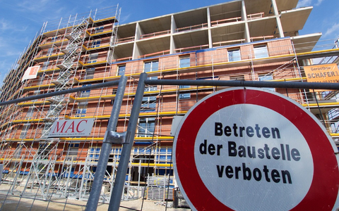 Fast der Hälfte der deutschen Wohnungsbaufirmen fehlen Aufträge. - Foto: Carsten Hoefer/dpa