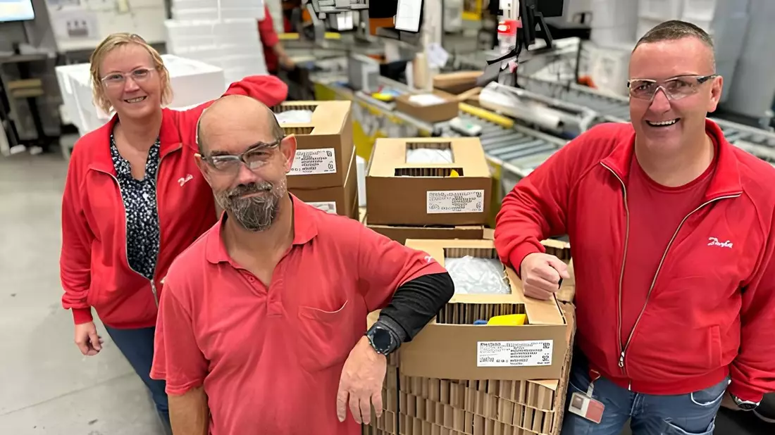 Danfoss spart jährlich 300 Tonnen Plastik, senkt Transportkosten und optimiert Lagerlogistik mit nachhaltiger Verpackungslösung von Smurfit Westrock - Bild: presseportal.de