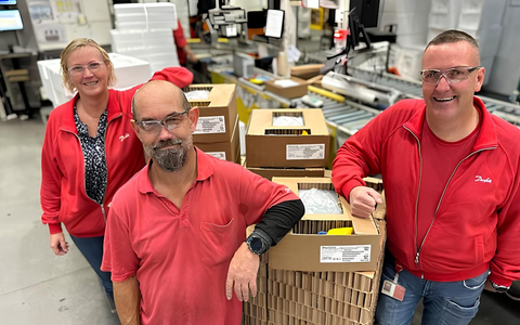 Danfoss spart jährlich 300 Tonnen Plastik, senkt Transportkosten und optimiert Lagerlogistik mit nachhaltiger Verpackungslösung von Smurfit Westrock - Foto: presseportal.de