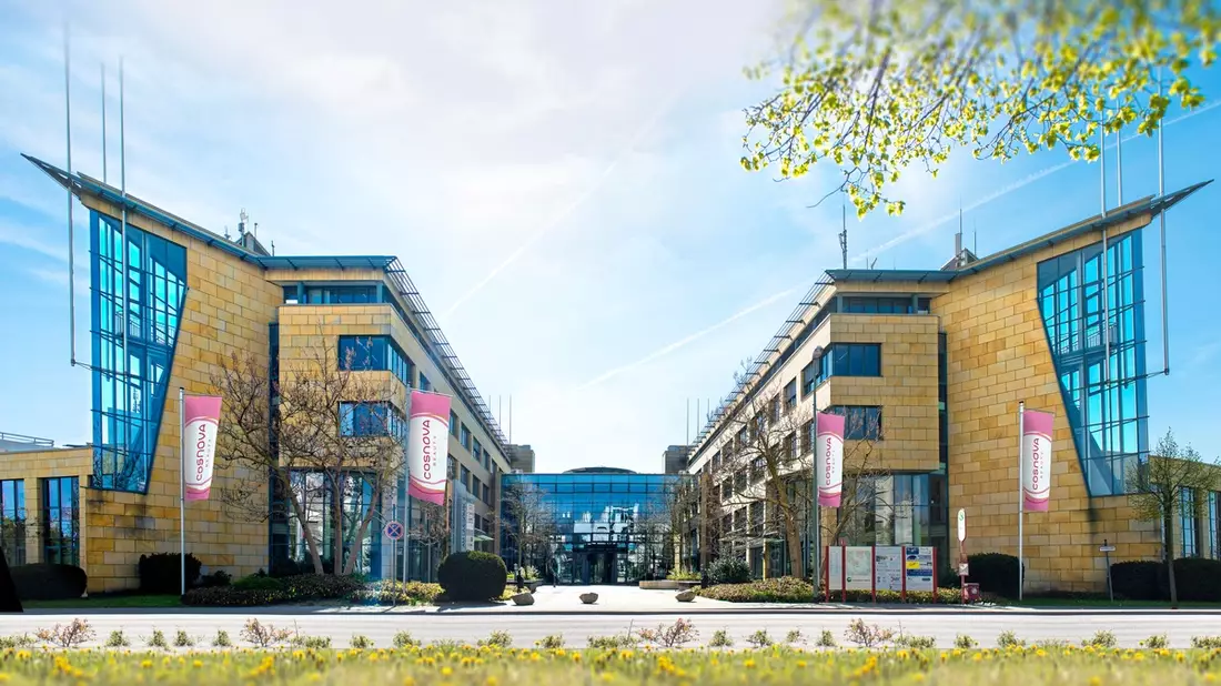 Rekordumsatz und rasantes Wachstum: cosnova bestätigt 2024 seine führende Marktposition - Bild: presseportal.de