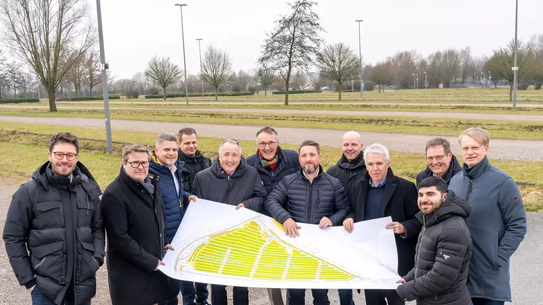 Starkes Zeichen für Klimaschutz und Innovation: Eine der größten Solar-Carport-Anlagen Deutschlands soll ab 2026 auf dem Messeparkplatz P10 sauberen Strom für die Stadt Essen liefern - Bild: presseportal.de