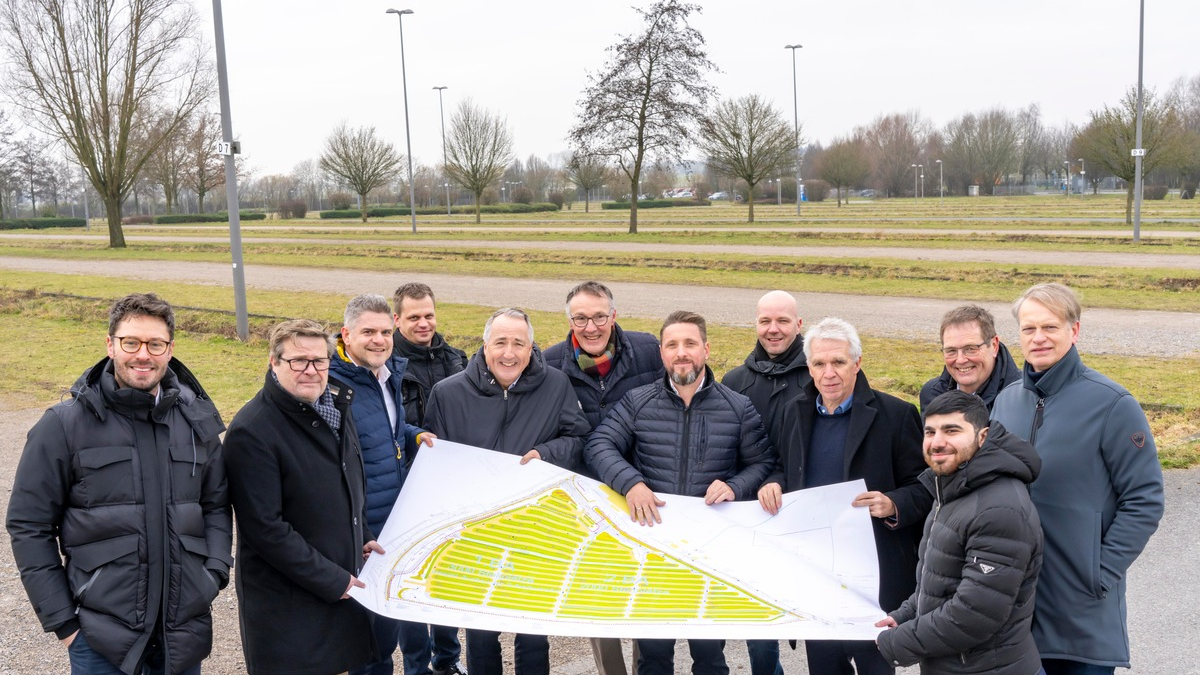 Starkes Zeichen für Klimaschutz und Innovation: Eine der größten Solar-Carport-Anlagen Deutschlands soll ab 2026 auf dem Messeparkplatz P10 sauberen Strom für die Stadt Essen liefern - Foto: presseportal.de