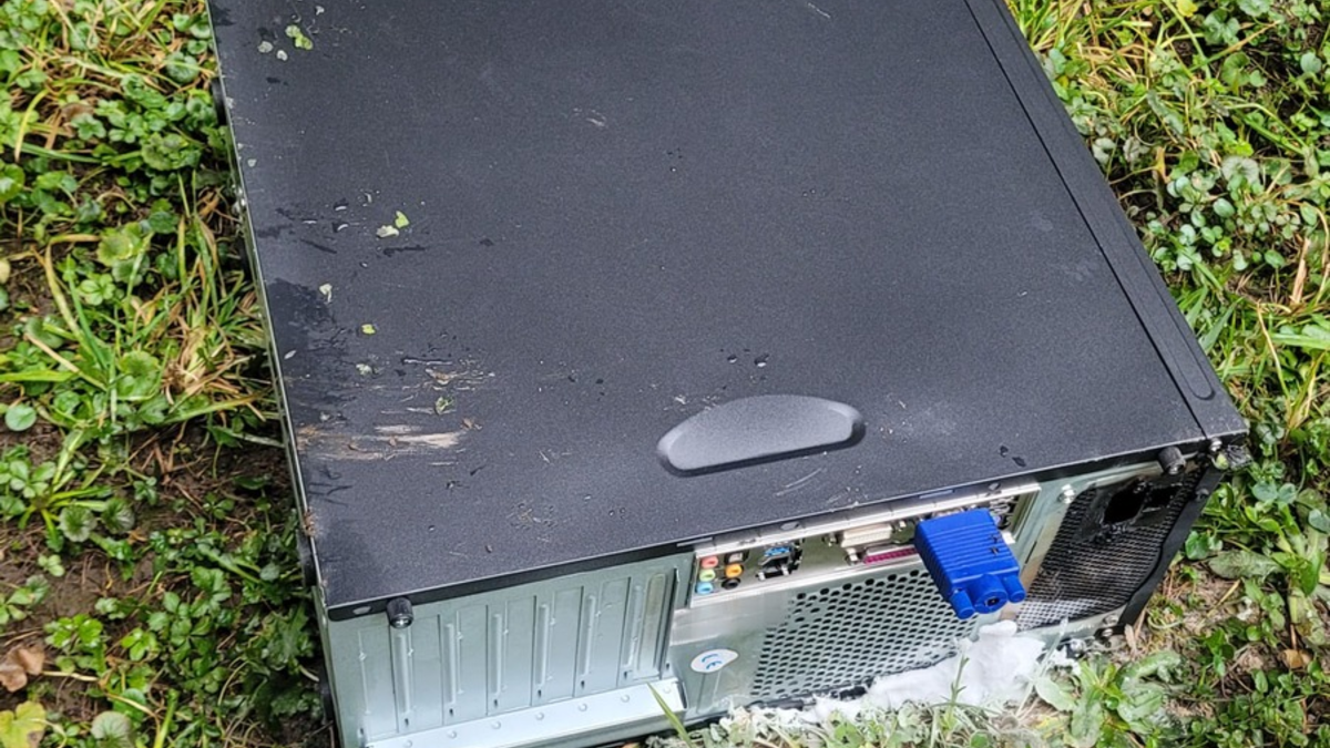 FW Dresden: Feueralarm in der Hochschule für Bildende Künste: PC-Brand rasch unter Kontrolle - Foto: presseportal.de