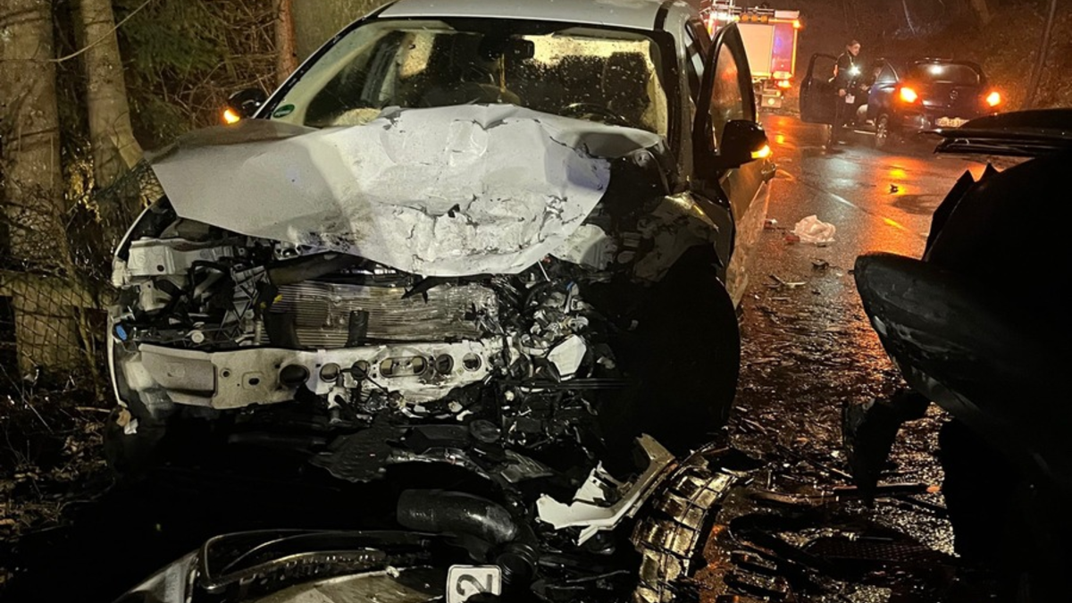 POL-GM: Verkehrsunfall fordert drei verletzte Autofahrer - Foto: presseportal.de