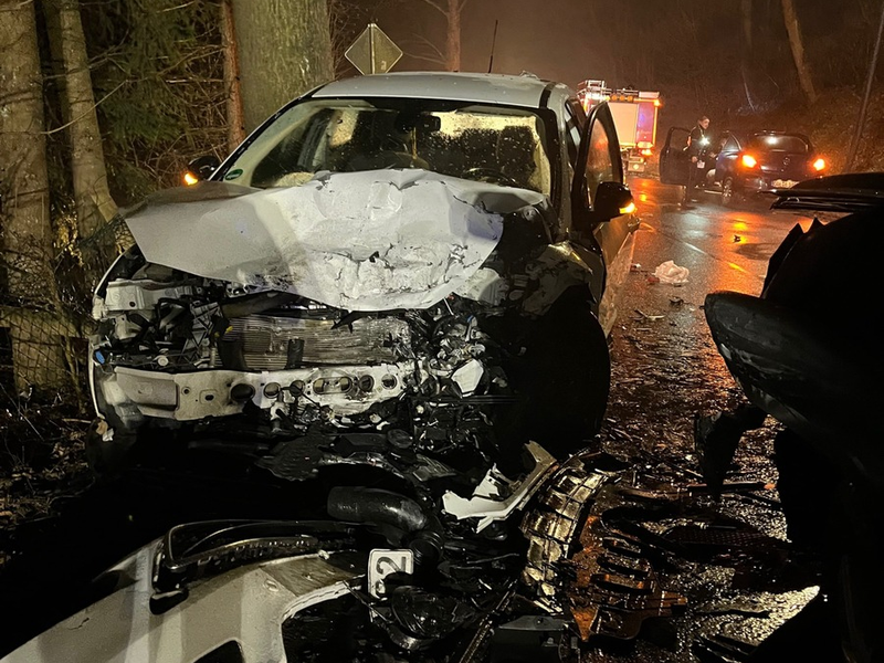 POL-GM: Verkehrsunfall fordert drei verletzte Autofahrer - Foto: presseportal.de