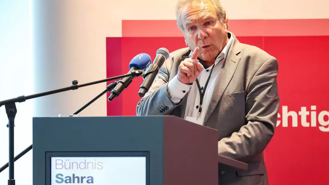 Bayerns BSW-Landeschef Klaus Ernst betrachtet die Parteiaustritte als ganz normalen Vorgang (Archivbild).  - Bild: Daniel Löb/dpa