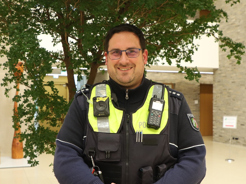 POL-UN: Holzwickede - Polizeihauptkommissar Dennis Kischel ist neuer Beamter des Bezirks- und Schwerpunktdienstes Holzwickede - Foto: presseportal.de