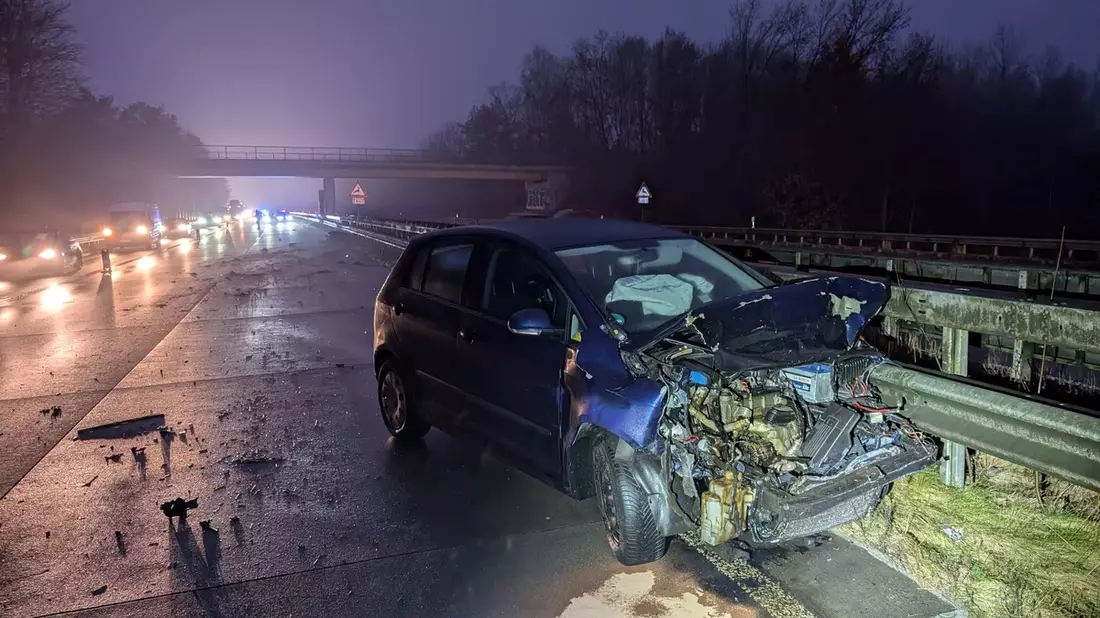 POL-CUX: Zwei Leichtverletzte nach Verkehrsunfall auf der BAB27 (Foto im Anhang) - Bild: presseportal.de