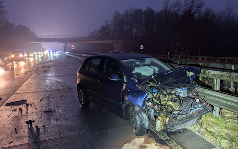 POL-CUX: Zwei Leichtverletzte nach Verkehrsunfall auf der BAB27 (Foto im Anhang) - Foto: presseportal.de