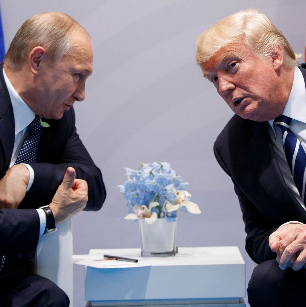 Trump und Putin tauschten sich heute aus - nicht persönlich, aber am Telefon. (Archivbild) - Foto: Evan Vucci/AP/dpa