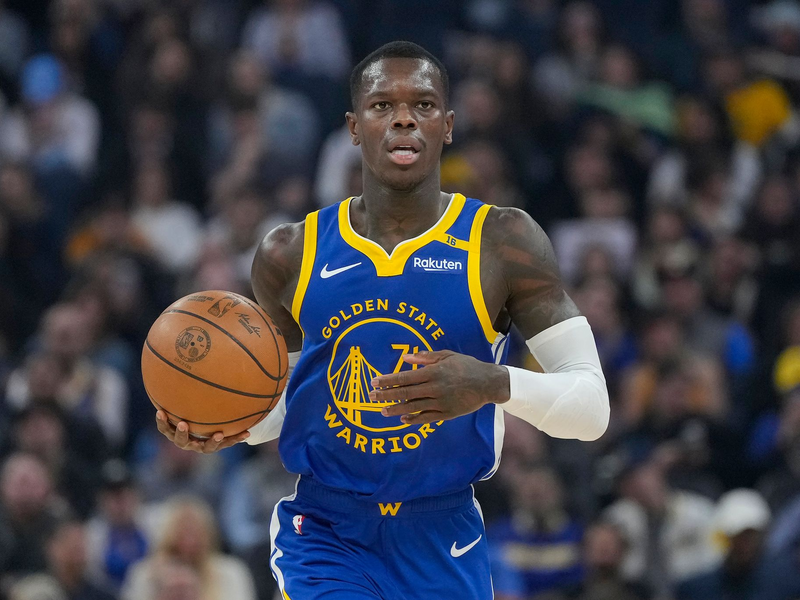 Nationalmannschaftskapitän Dennis Schröder muss offenbar schon wieder umziehen.  - Foto: Jeff Chiu/AP/dpa