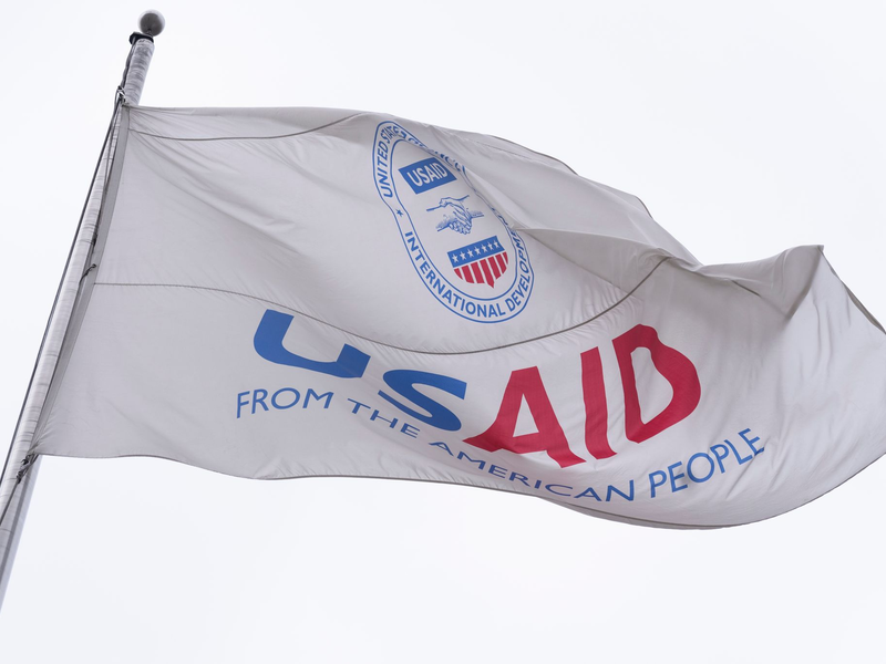 Die US-Regierung unter Donald Trump kürzt die Entwicklungshilfe drastisch zusammen. (Archivbild) - Foto: Manuel Balce Ceneta/AP/dpa