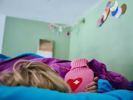 An den Schulen müssen zum Teil Unterrichtsstunden ausfallen (Symbolbild). - Foto: Annette Riedl/dpa
