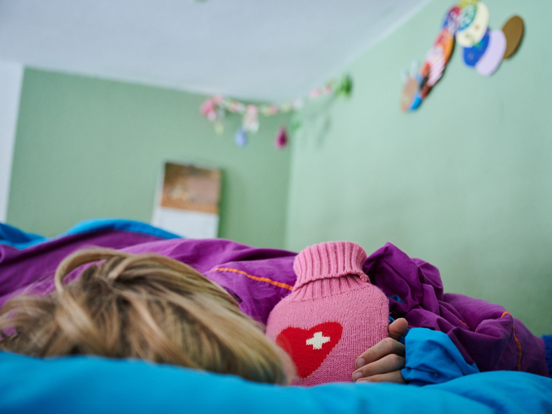 An den Schulen müssen zum Teil Unterrichtsstunden ausfallen (Symbolbild). - Foto: Annette Riedl/dpa